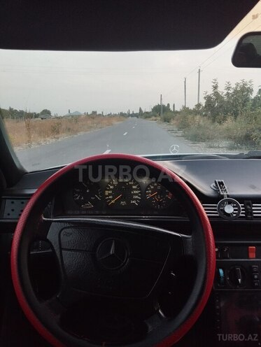 Mercedes E 220 1995, 377,000 km - 2.2 l - Qusar