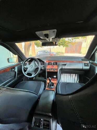 Mercedes E 200 1998, 750,000 km - 2.0 l - Zaqatala
