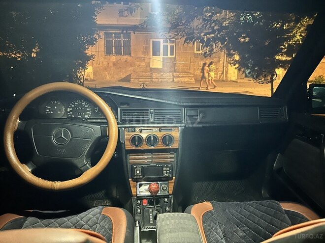 Mercedes 190 1993, 320,000 km - 2.0 l - Bakı