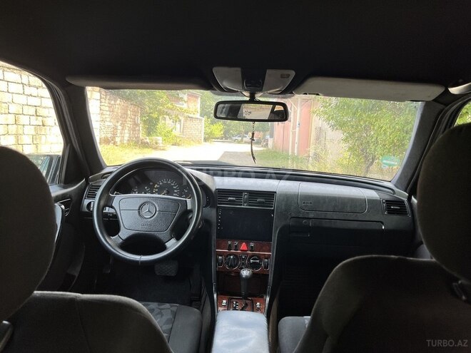 Mercedes C 220 2000, 252,136 km - 2.2 l - Qazax