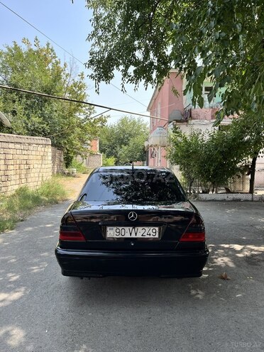 Mercedes C 220 2000, 252,136 km - 2.2 l - Qazax