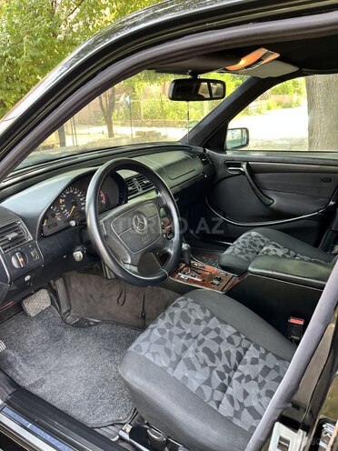 Mercedes C 220 2000, 252,136 km - 2.2 l - Qazax