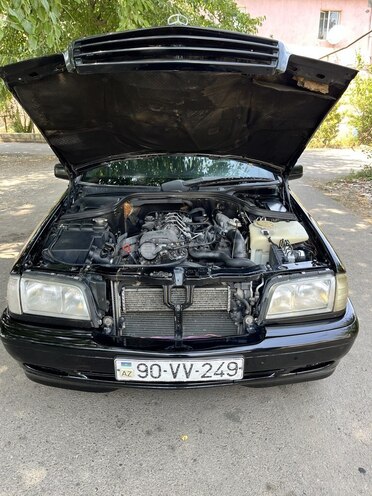 Mercedes C 220 2000, 252,136 km - 2.2 l - Qazax