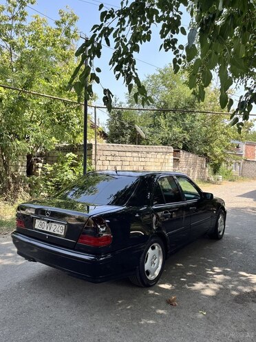 Mercedes C 220 2000, 252,136 km - 2.2 l - Qazax