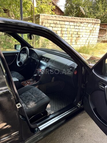 Mercedes C 220 2000, 252,136 km - 2.2 l - Qazax