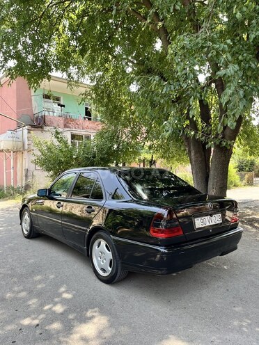 Mercedes C 220 2000, 252,136 km - 2.2 l - Qazax