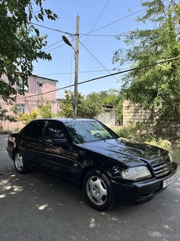 Mercedes C 220 2000, 252,136 km - 2.2 l - Qazax