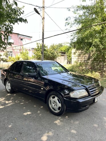 Mercedes C 220 2000, 252,136 km - 2.2 l - Qazax
