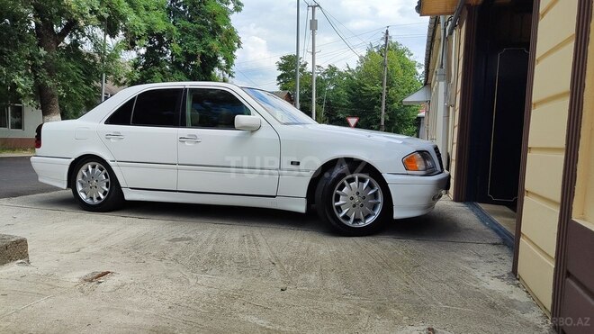 Mercedes C 230 1997, 262,000 km - 2.3 л - Quba