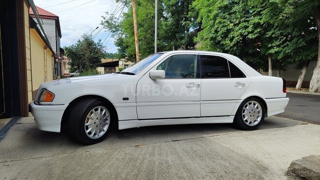 Mercedes C 230 1997, 262,000 km - 2.3 л - Quba