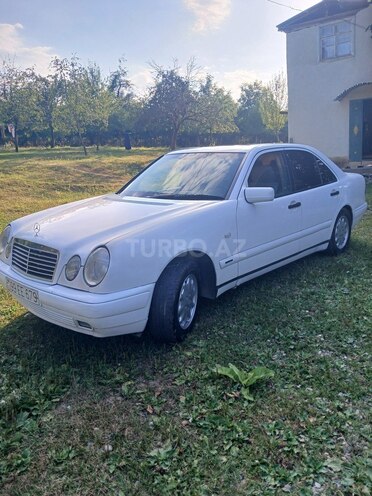 Mercedes E 220 1999, 745,231 km - 2.2 l - Quba