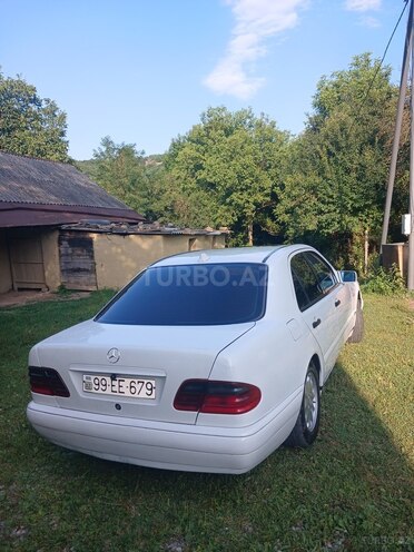 Mercedes E 220 1999, 745,231 km - 2.2 l - Quba