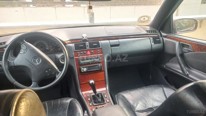 Mercedes E 220 1999, 832,382 km - 2.2 л - Şəmkir