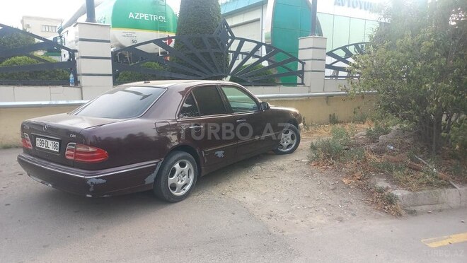 Mercedes E 220 1999, 832,382 km - 2.2 л - Şəmkir