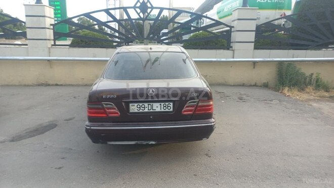 Mercedes E 220 1999, 832,382 km - 2.2 л - Şəmkir