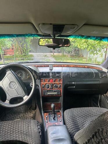 Mercedes C 220 1995, 300,000 km - 2.2 l - İsmayıllı