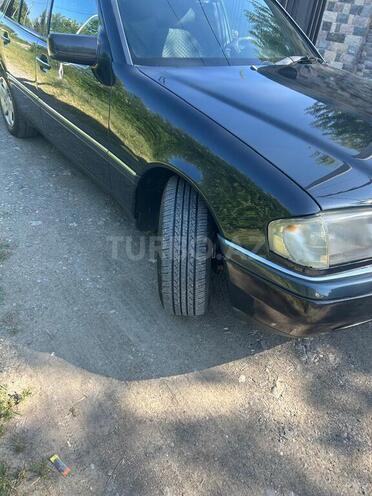 Mercedes C 220 1995, 300,000 km - 2.2 l - İsmayıllı