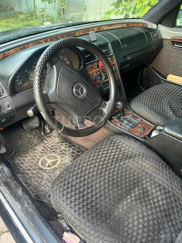 Mercedes C 220 1995, 300,000 km - 2.2 l - İsmayıllı
