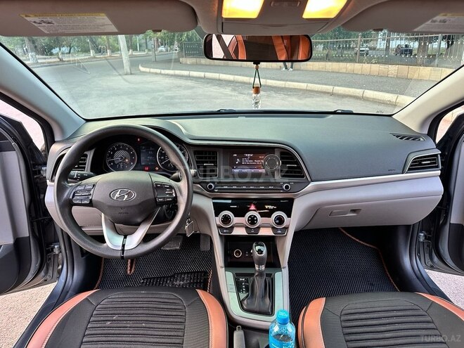 Hyundai Elantra 2019, 121,850 km - 2.0 л - Qazax