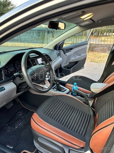 Hyundai Elantra 2019, 121,850 km - 2.0 л - Qazax