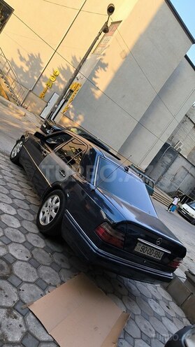 Mercedes E 220 1995, 398,000 km - 2.2 l - Bakı