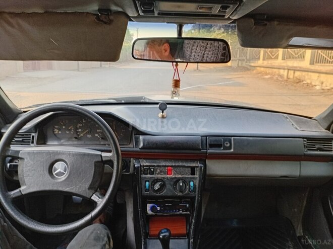 Mercedes E 220 1992, 28,757 km - 2.2 л - Bakı