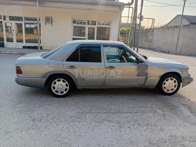 Mercedes E 220 1992, 28,757 km - 2.2 л - Bakı