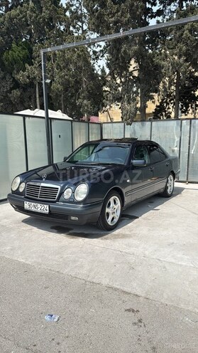 Mercedes E 240 1999, 270,000 km - 2.4 l - Bakı