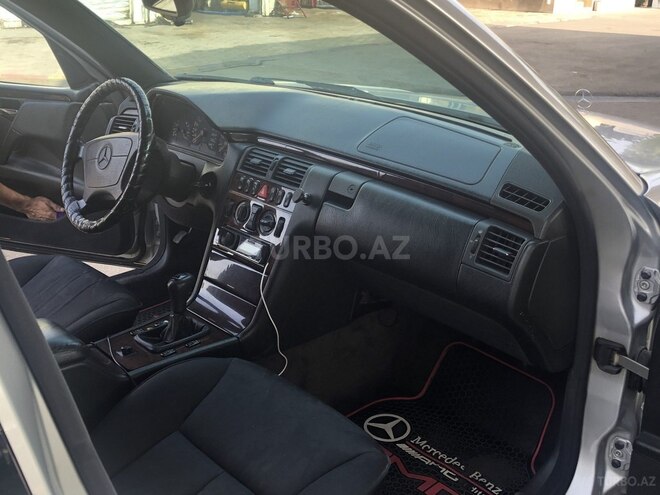 Mercedes E 200 1995, 450,000 km - 2.0 l - Yevlax