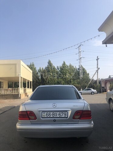 Mercedes E 200 1995, 450,000 km - 2.0 l - Yevlax