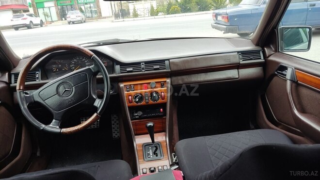 Mercedes E 220 1994, 502,888 km - 2.2 л - Balakən