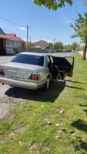 Mercedes E 220 1994, 502,888 km - 2.2 л - Balakən