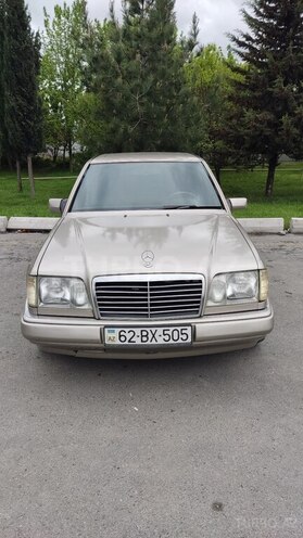 Mercedes E 220 1994, 502,888 km - 2.2 л - Balakən