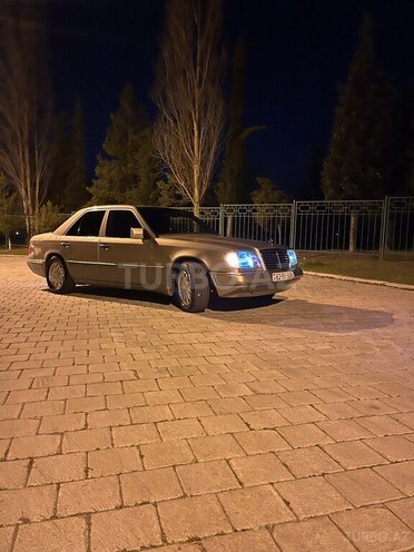 Mercedes E 220 1994, 502,888 km - 2.2 л - Balakən