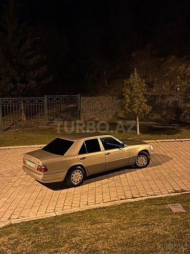 Mercedes E 220 1994, 502,888 km - 2.2 л - Balakən