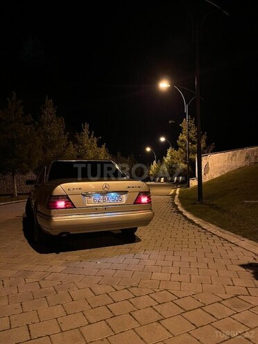 Mercedes E 220 1994, 502,888 km - 2.2 л - Balakən