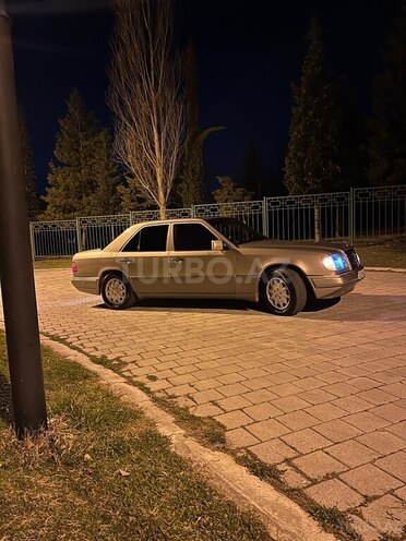 Mercedes E 220 1994, 502,888 km - 2.2 л - Balakən