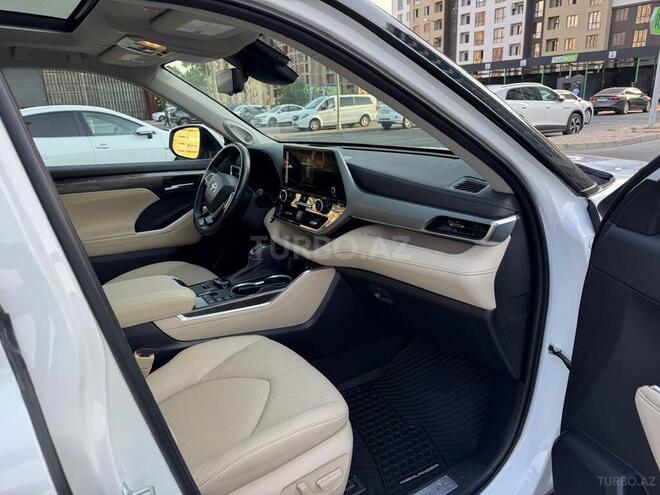 Toyota Highlander 2023, 37,800 km - 2.5 l - Bakı