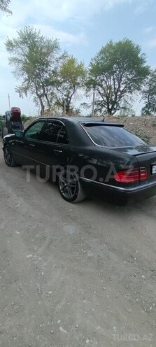 Mercedes E 230 1996, 325,000 km - 2.3 l - Qusar