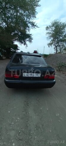 Mercedes E 230 1996, 325,000 km - 2.3 l - Qusar