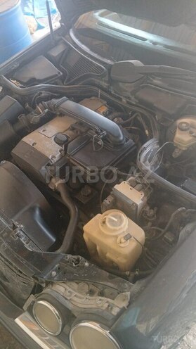 Mercedes E 230 1996, 325,000 km - 2.3 l - Qusar