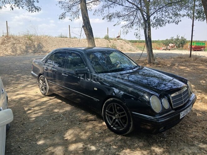Mercedes E 230 1996, 325,000 km - 2.3 l - Qusar