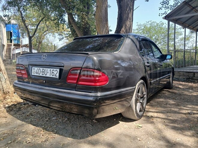 Mercedes E 230 1996, 325,000 km - 2.3 l - Qusar