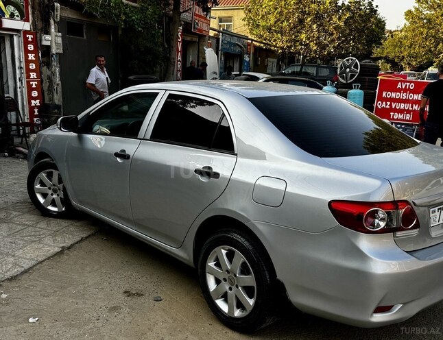 Toyota Corolla 2011, 173,000 km - 1.4 l - Bakı