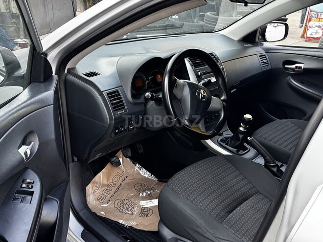 Toyota Corolla 2011, 173,000 km - 1.4 l - Bakı