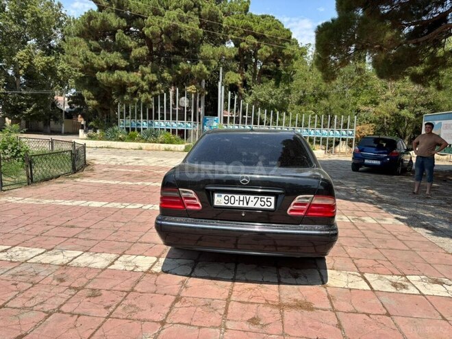 Mercedes E 240 2000, 250,000 km - 2.4 l - Gəncə