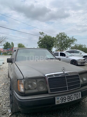 Mercedes E 260 1989, 224,334 km - 2.6 l - Quba