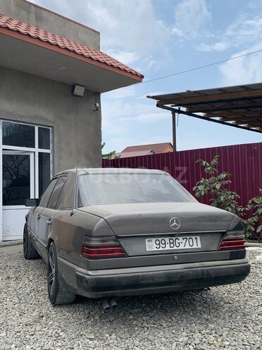 Mercedes E 260 1989, 224,334 km - 2.6 l - Quba