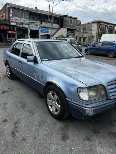 Mercedes E 220 1994, 498,000 km - 2.2 l - Bakı