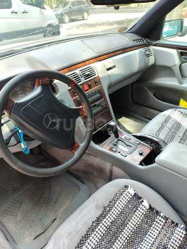 Mercedes E 230 1996, 338,000 km - 2.3 l - Bakı